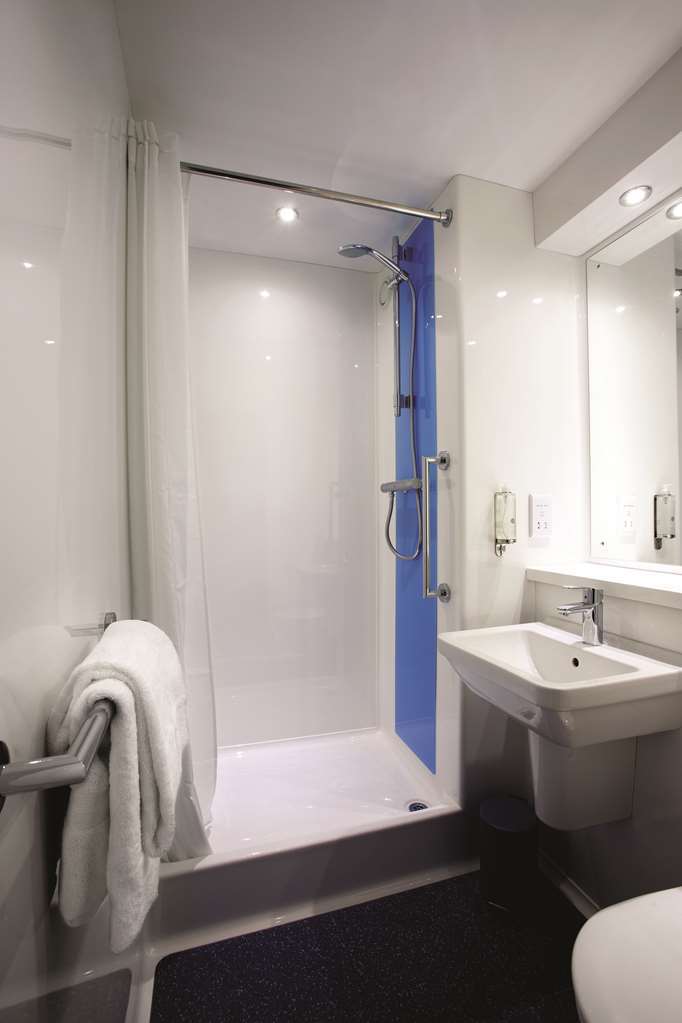 Travelodge Birmingham Dudley Δωμάτιο φωτογραφία