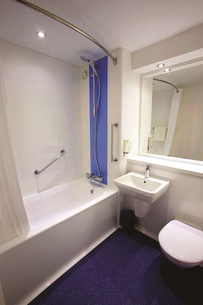 Travelodge Birmingham Dudley Δωμάτιο φωτογραφία