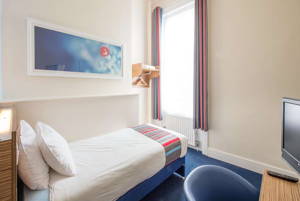 Travelodge Birmingham Dudley Δωμάτιο φωτογραφία